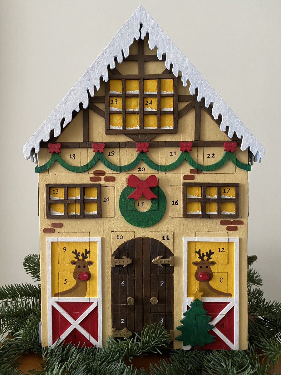 codinapuig's tweet photo. Fa un any vaig decidir que faria un calendari d’advent per casa. 📅🎄

Seria de fusta, reutilitzable i 100% fet per mi. 

Avui, just a temps, us puc compartir el resultat! ✨ https://t.co/88dHujpMuT
