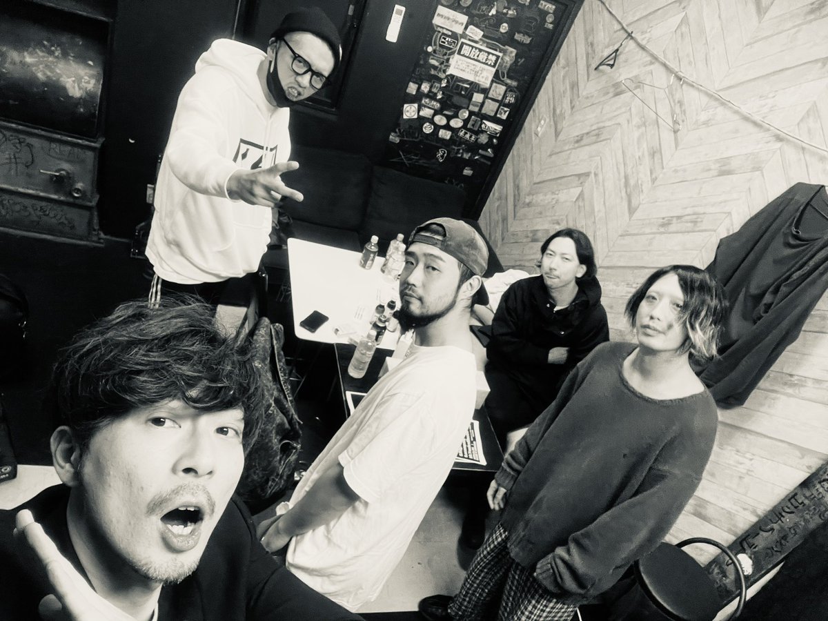 Nebula24313967's tweet photo. 昨日の爆音をまだ身体が覚えています🎸
稲毛K'sDreamという場所はNebula出発点でもある。
原点回帰した様な夜、またこれからもカッコいい夜を作れる様に、在り続けて下さいK'sDream‼️
ほんでまた絶対遊びに来てくれよな皆‼️
27年目も爆酒爆音爆裂LiveHouseでお待ちしております🍺 https://t.co/i3E6VHC6Ra