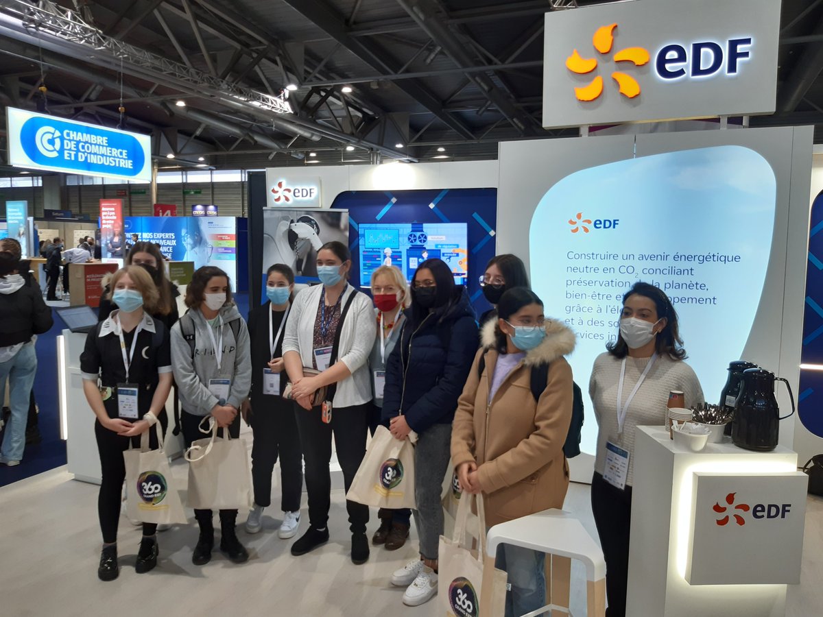 Opération avec l'association <a href="/Ellesbougent/">Elles bougent</a> ♀️
Des jeunes filles du lycée <a href="/LavoisierMulh/">Lycee Lavoisier Mulh</a> sont présentes sur le salon <a href="/IndustriesFutur/">BE 4.0 Salon Industries du Futur</a> à <a href="/mulhouse/">Ville de Mulhouse</a> pour découvrir les métiers de l'#industrie 4.0 et les opportunités pour les femmes d'y faire carrière👩🏭 #JamaisSansElles #mixité