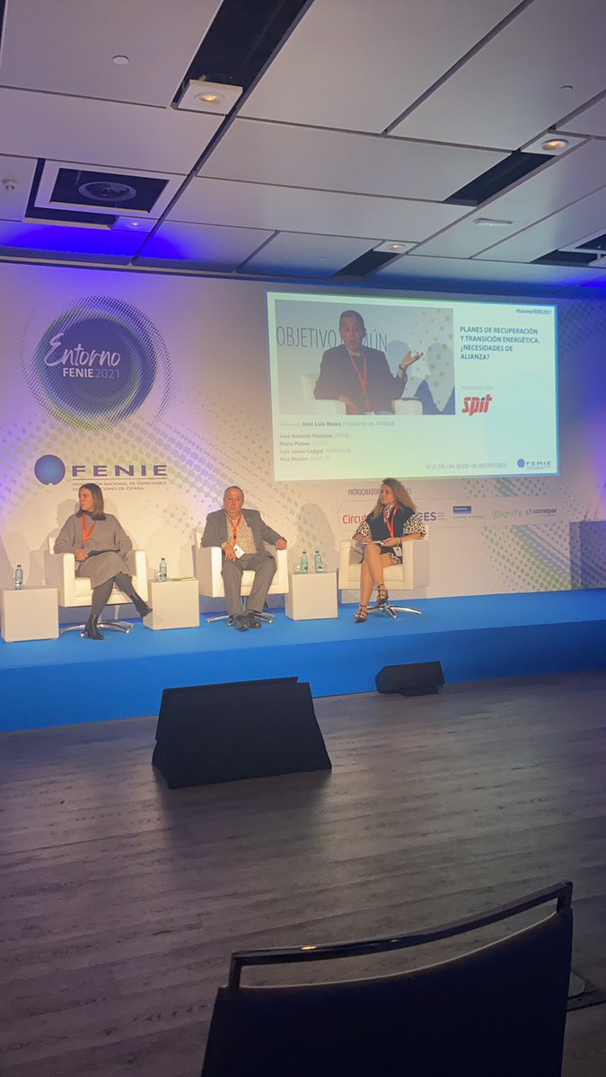 Un éxito está jornada del #EntornoFENIE2021 donde por fin hemos vuelto a encontrarnos en directo, con amigos compañeros,hablando de nuestra profesión.
El sector #electrico tiene mucho que aportar <a href="/FenieInstalad/">FENIE</a> <a href="/IDAEenergia/">IDAE</a> <a href="/fenercom_madrid/">Fundación de la Energía de la Comunidad de Madrid</a> <a href="/afme_es/">AFME</a>