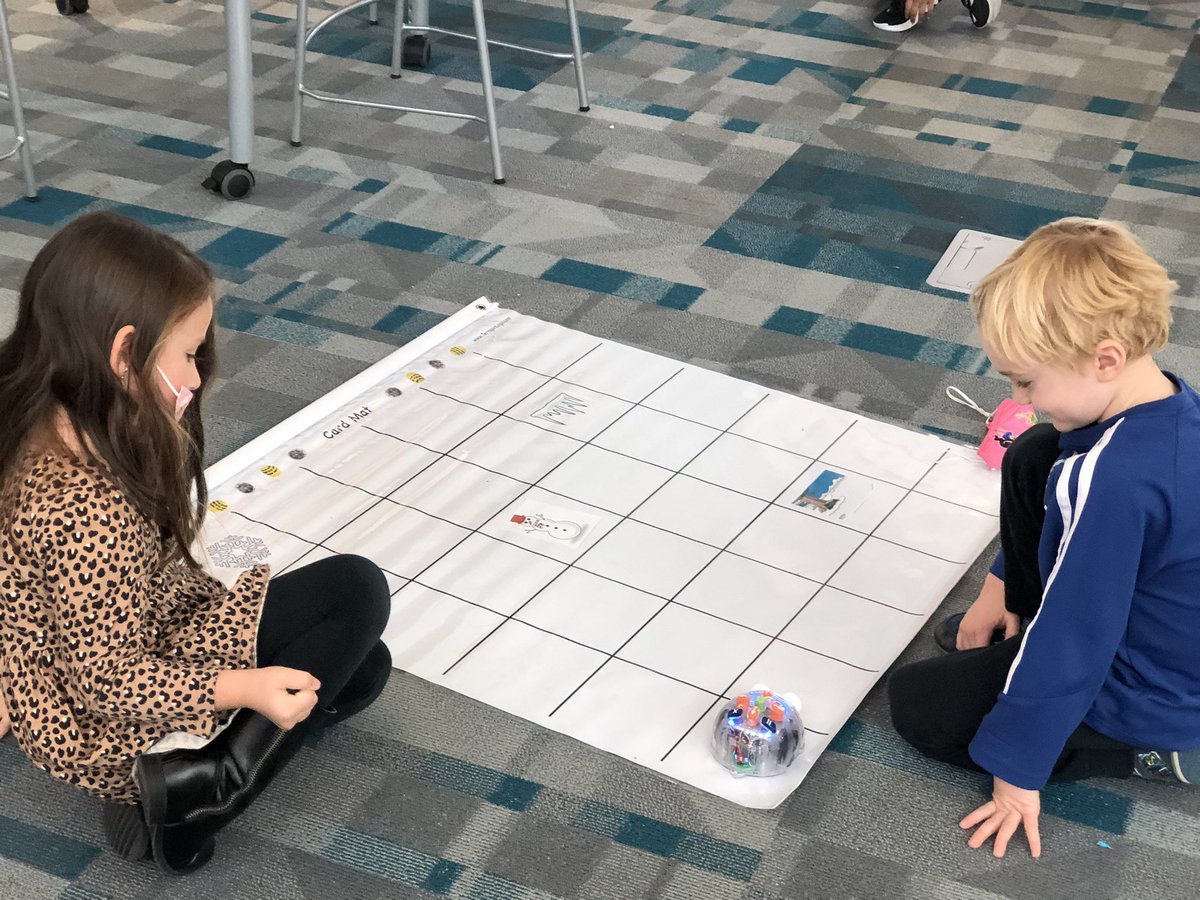 AprilDawnRaney's tweet photo. HRES Kindergarten students are practicing their coding skills in Media with @Shulmanshines this morning! Moving Mountains and Going Places at The Ridge! #encorerocks @HickoryRidgeES https://t.co/NqrU2jzZHX
