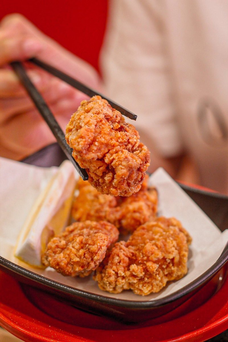 aroii's tweet photo. มาแล้ว!!!! ซูชิสายพานเจ้าดังจากญี่ปุ่น กับร้าน Sushiro
มาเปิดแล้วที่ Central Westgate ไม่ต้องเข้าเมืองให้รถติดที่นี่ก็มีจ้า มีซูชิให้เลือกหลายเมนูมากๆ เริ่มต้นคำละ 40บาท
ส่วนอูนิคำละ 60บาทเท่านั้น นอกจากนั้นยังมีของทานเล่น แนะนำไก่ทอดคาราเกะ 

ช้าทำไม ไปสิรออะไร 😘 https://t.co/kTYlS88vEE