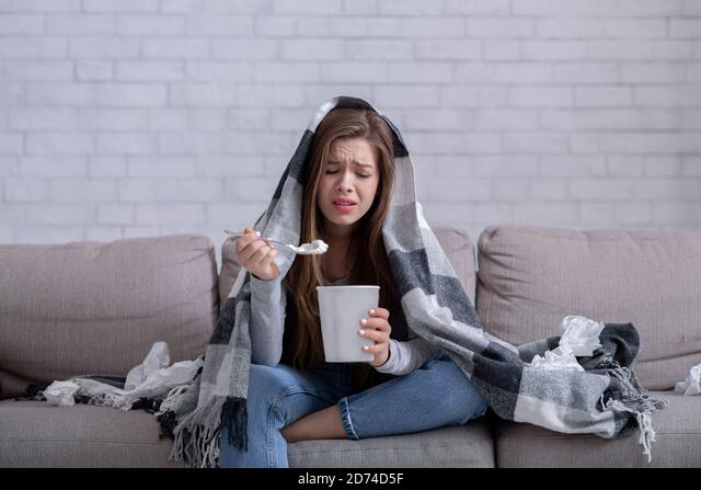 Literal fui a tomar un helado con mi hermana por que ella hace dias se peleo con mama y me dijo: "Benja ya no quiero existir!" y yo en vez de consentirla empecé a pensar q era alta oferta irme con ella JAJAJAJAJJAJA no sirvo para ser hermano de apoyo diosss