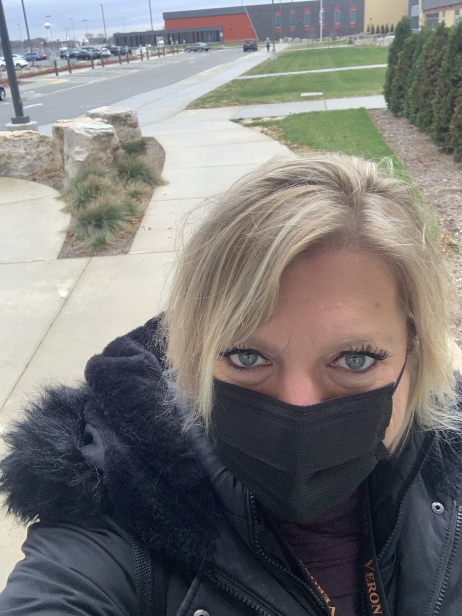 SutorTamara's tweet image. Happy December 1st from VAHS! Let’s make it a great day! #vasd #vahs #atimeforhealing