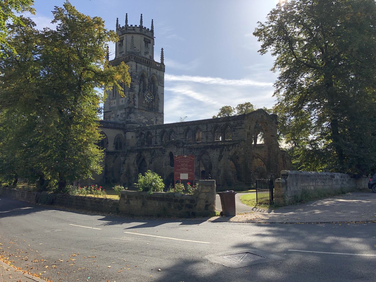 Barb_Drummond's tweet photo. #ChurchesInChurches parish church badly damaged in #CivilWar #Pontefract partially rebuilt. Extraordinary! https://t.co/HJXTszOTzv