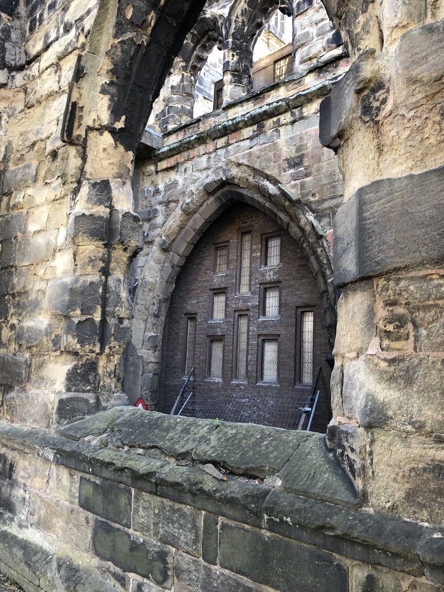 Barb_Drummond's tweet photo. #ChurchesInChurches parish church badly damaged in #CivilWar #Pontefract partially rebuilt. Extraordinary! https://t.co/HJXTszOTzv