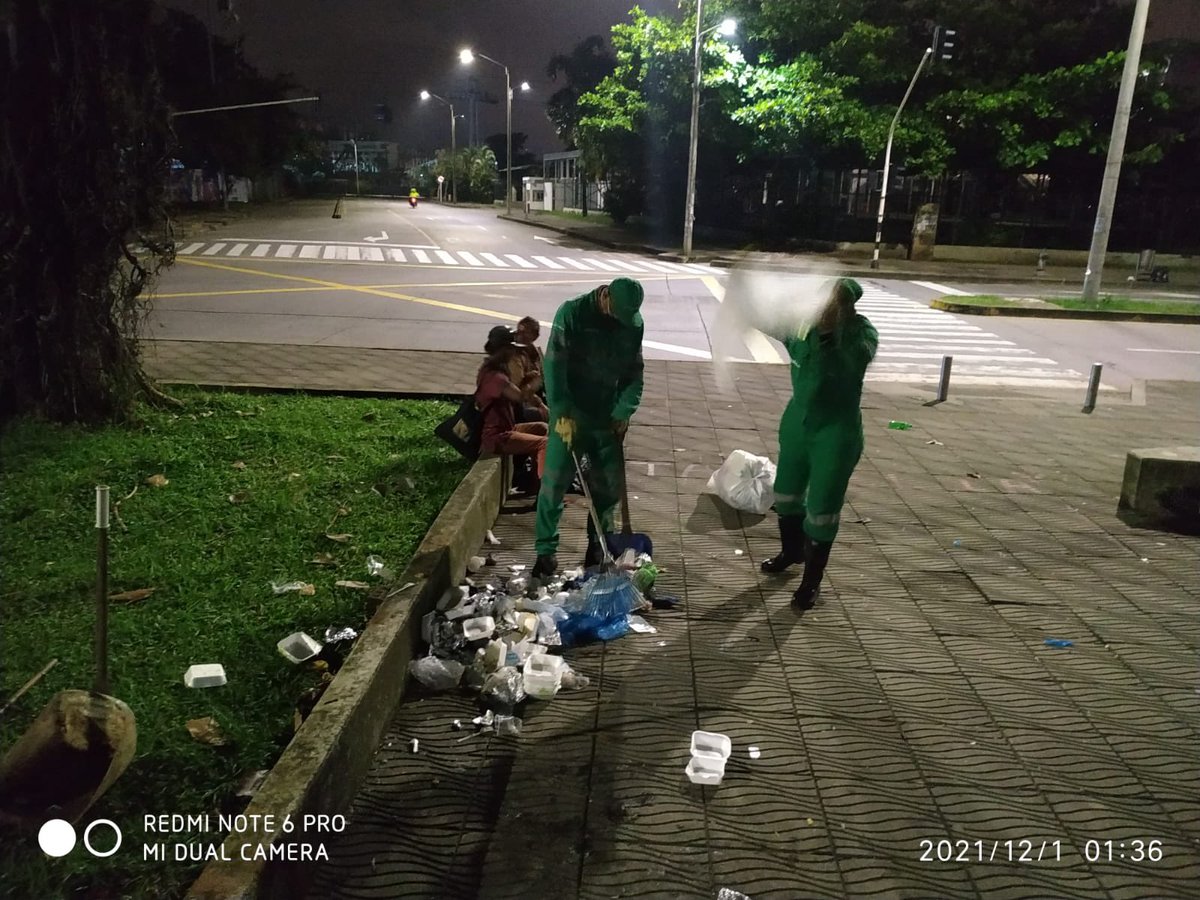 emsirva's tweet photo. #porelbiendecali Emsirva informa: durante la noche la empresa de aseo, Ciudad Limpia, se la juega por Cali durante los I Juegos Panamericanos Junior en los alrededores de los escenarios deportivos del centro y oeste de la ciudad. @elpaiscali @ElTiempoCali @Caracol_Cali https://t.co/DEAAshbc9N