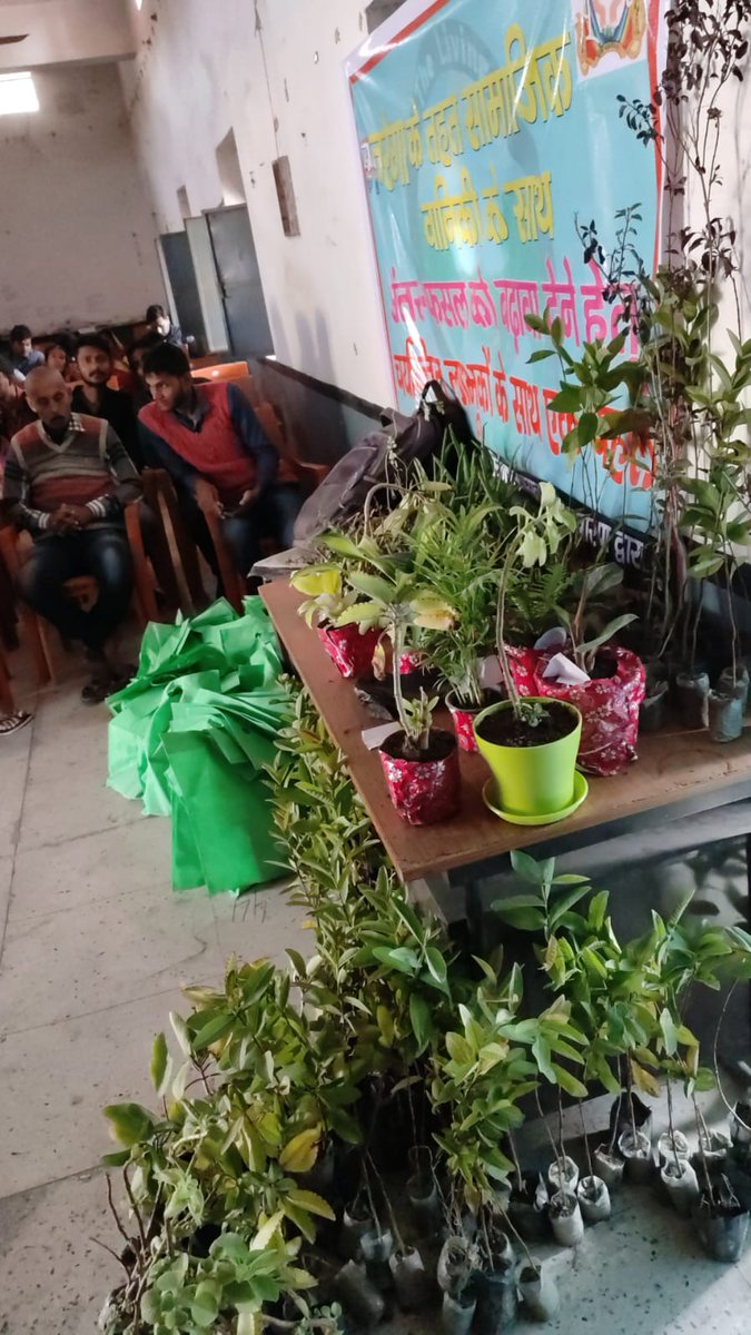 tarunj_jha's tweet photo. District administration East Champaran started a campaign to promote #Intercropping with #plantation beneficiaries. Aiming enrichment of biodiversity and efficient use of resources along with economical upliftment of the farmers
@Dm_Motihari
#TheLivingDovetails
#EastChamparan https://t.co/t329OeItA6
