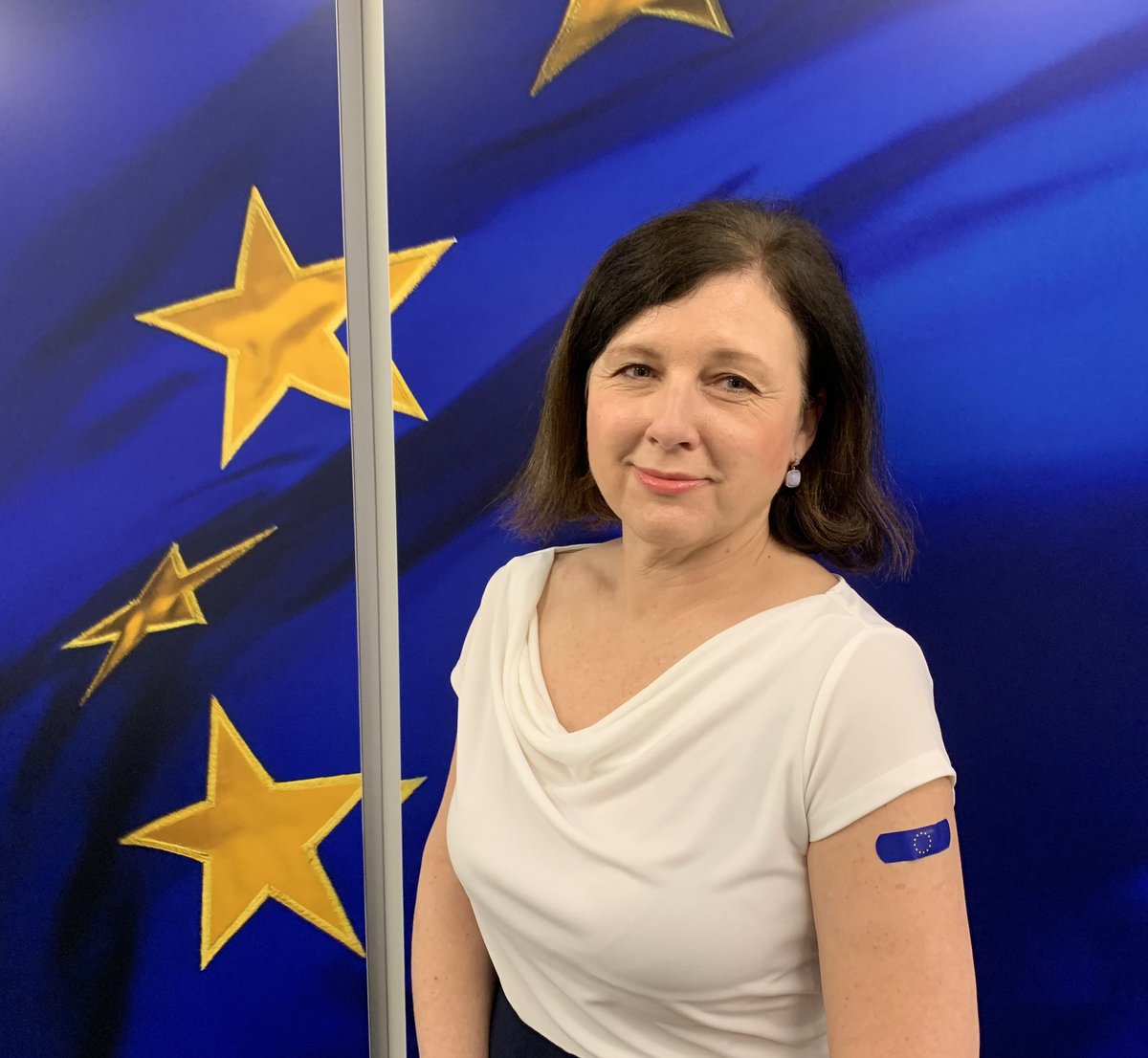 VeraJourova's tweet photo. I just took my booster jab and I encourage everyone to register and get their own.
I understand people are tired of #COVID19 pandemic, but this is our best protection for ourselves and for others. Thanks to our joint European efforts we have enough vaccines.
#VaccinesWork https://t.co/gsCclkGXWc