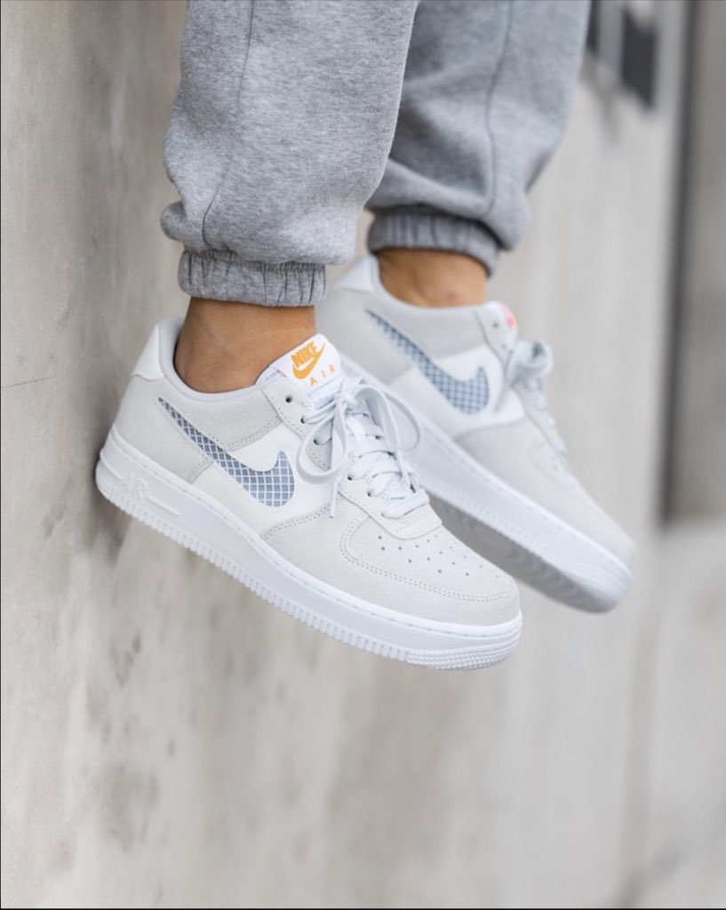 sneakerbost's tweet photo. Air Force 1 ’07 SE Pure Platinum https://t.co/hByOPnbd35