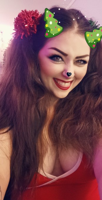 Happy Holiday month everyone!! <3 https://t.co/3e3tlP1XBj