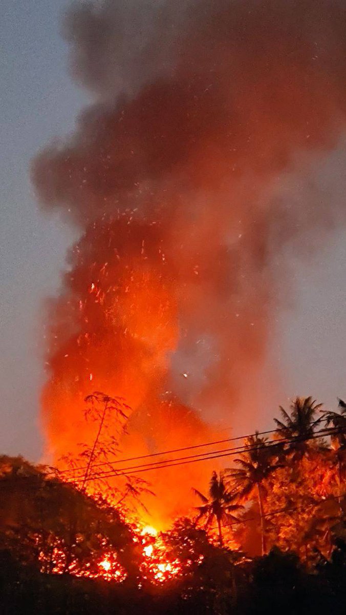 PhyuKPB's tweet photo. @MayWongCNA @NUGMyanmar Military Terrorists raided and torched house of activist U HtayLwin in Naunggyi village, Ayartaw tsp, Sagaing division. Villagers have been hearing continous sounds of gun fires till 6pm.
#WarCrimesOfJunta
#Dec1Coup
#WhatsHappeningInMyanmar https://t.co/JoBmBoAWMU