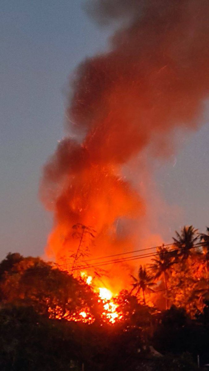 @MayWongCNA <a href="/NUGMyanmar/">National Unity Government Myanmar</a> Military Terrorists raided and torched house of activist U HtayLwin in Naunggyi village, Ayartaw tsp, Sagaing division. Villagers have been hearing continous sounds of gun fires till 6pm.
#WarCrimesOfJunta
#Dec1Coup
#WhatsHappeningInMyanmar