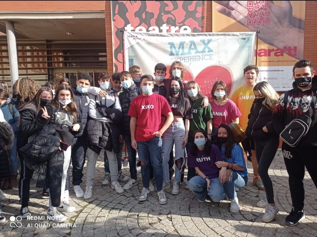 INSMontsuar's tweet photo. #Maxexperience. L'alumnat de 4t d'ESO del Montsuar assisteix al teatre de l'Escorxador. Superrr!!!! #montsuar4tESO #montsuartutoria https://t.co/3soUm8RjRP