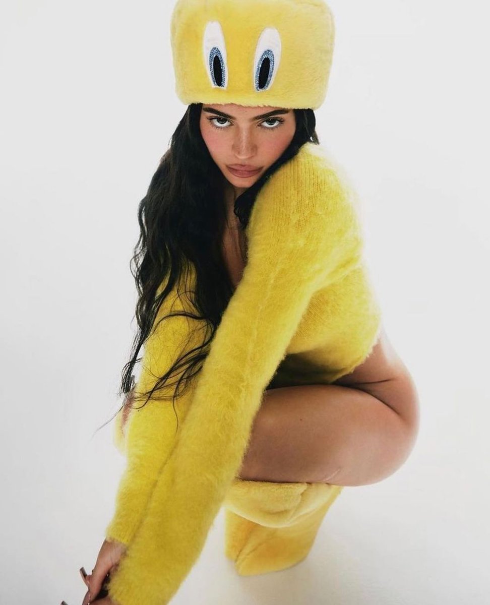 magazinecafe's tweet photo. Read this amazing issue from #magazinecafe
.
.
https://t.co/eWyfGydNCV
.
#kylie #jenner #kyliejenner #tmrw #tmrwmag #magazinecage #magazinecafestore https://t.co/MOLCdw63Yx