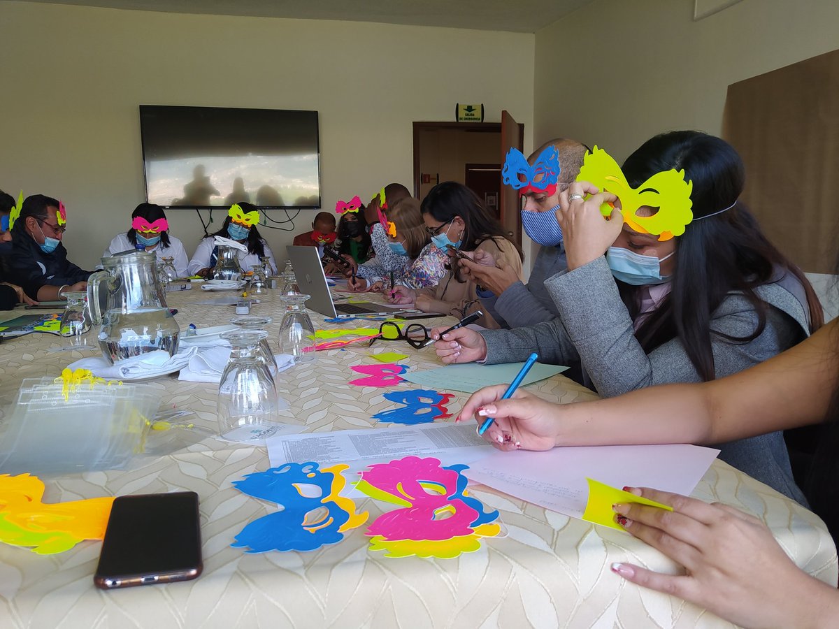 JaimeLeal_'s tweet photo. Creatividad, colores, pensar como el otro, escuchar, dialogar, romper el molde... Así es la @UniversidadUNAD 
A la grandeza se llega estudiando, reflexionando, trabajando en equipo, poniéndonos en los pies de nuestras comunidades, y soñando como ellas https://t.co/70UZaRsFm8
