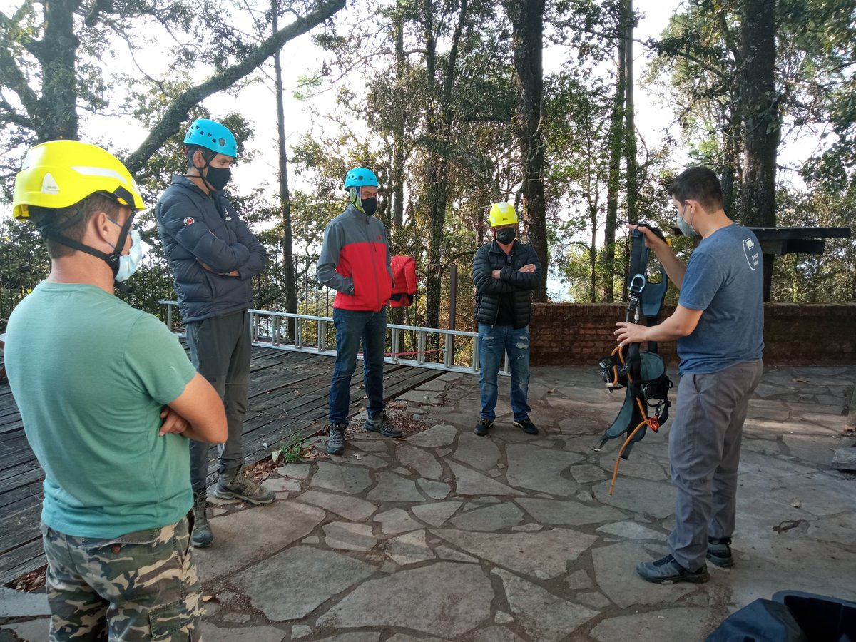 Ecoaventurate's tweet photo. Día 1 curso #AdventureParks conocimiento del equipo, familiarización con retos altos (talleres) Sede: #canyoncampmx  #outdooreducation #outdoortraining #aprendizajebasadoenlaaventura #trainingcamp #highropes #treetopsadventurepark #zipline @climbexsv @DxAventura https://t.co/xKKSCh0HCI