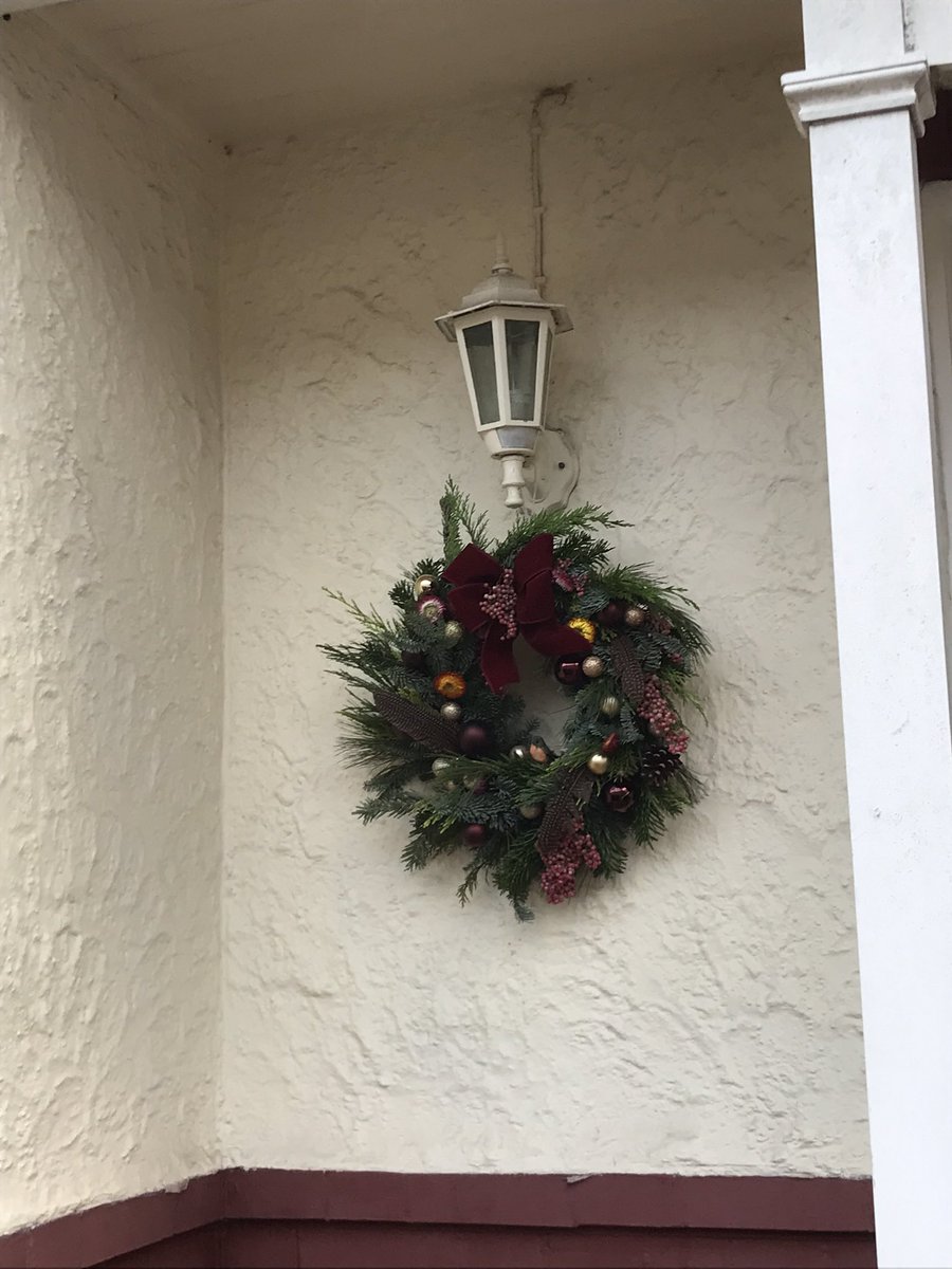 molette's tweet image. Well I put it up and it didn’t fall apart ! #diy #christmaswreath #firstgo