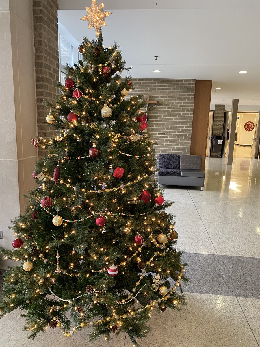 Loyola Academy tweet media