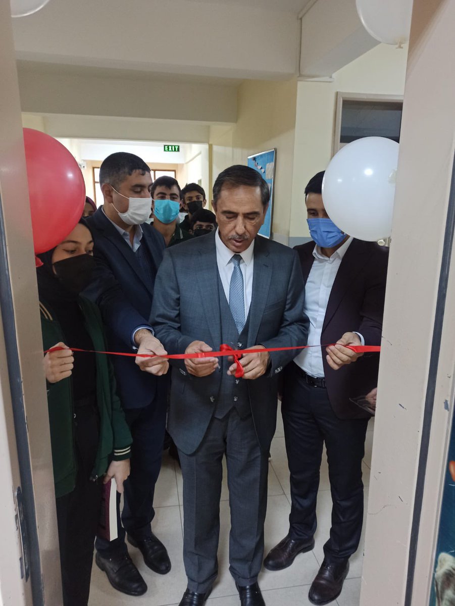 koprukoymem's tweet photo. İlçe müdürümüz Latif BAĞAÇLI ve şube müdürümüz Ömer GÜNEY, Yağan ÇPAL’nin kütüphane açılışına katıldı. Kütüphaneyi okulumuza kazandıran okul müdürümüz Uğur SÜME'ye ve emeği geçen tüm öğretmenlerimize teşekkür ederiz.
@Erzurum_Mem
@skaygusuz
@latifbagacli
@omer25guney
@agdag_musa https://t.co/pdMtinbmAx