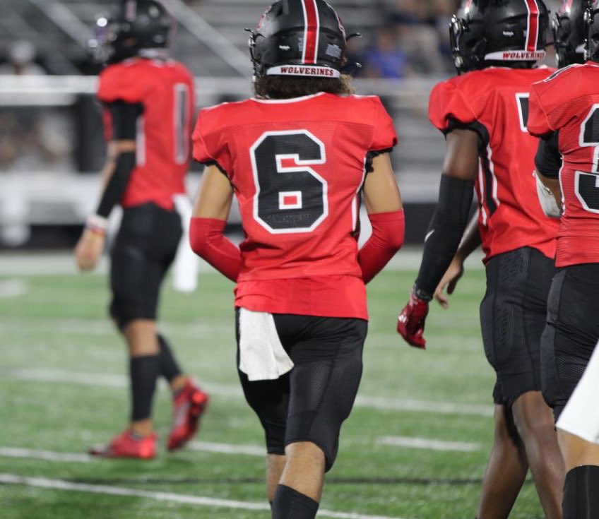 Junior season highlights ‼️
42 tackles 5 ints 2 FF
hudl.com/v/2GWxBP