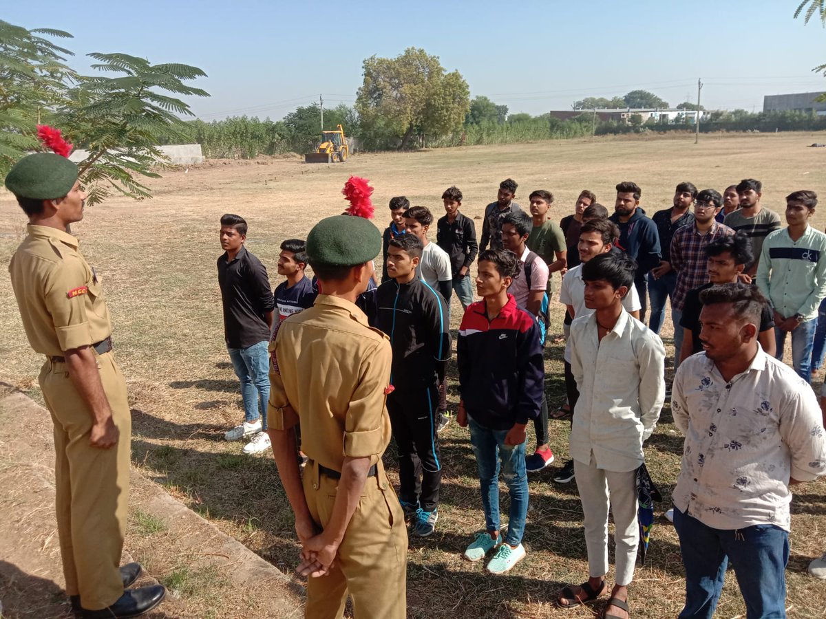 Sahil20011222's tweet photo. #EkMaiSauKeLiye PH-7
@DefencePRO_Guj
@HQ_DG_NCC
@NCC_Dte_Gujarat
@CMOGuj
@Bhupendrapbjp @monarkuni
9 GUJ BN NCC AHMEDABAD
I explained the importance of voting to the youth And gave guidance about how to get voter ID. https://t.co/7IE8PXgUny