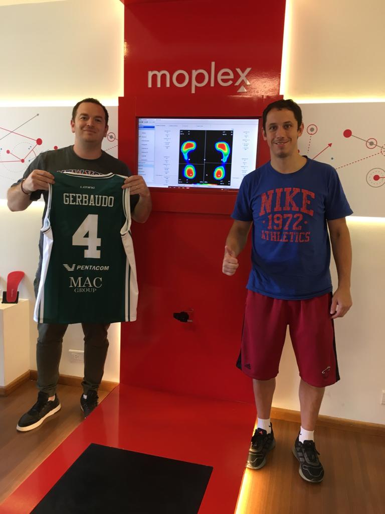 Colo_Salomon's tweet photo. Gracias amigo querido por tu visita y confianza todos estos años , gracias por la camiseta tremenda.
Paso a controlar su pisada , marcha y plantillas como todos los años @diegogerbaudo1 🏀🏀
Te deseo lo mejor nueva etapa
#basquet🏀 
#moplex
@moplexargentina 
#tecnologiaentuspies https://t.co/GGOuhcV5Qn