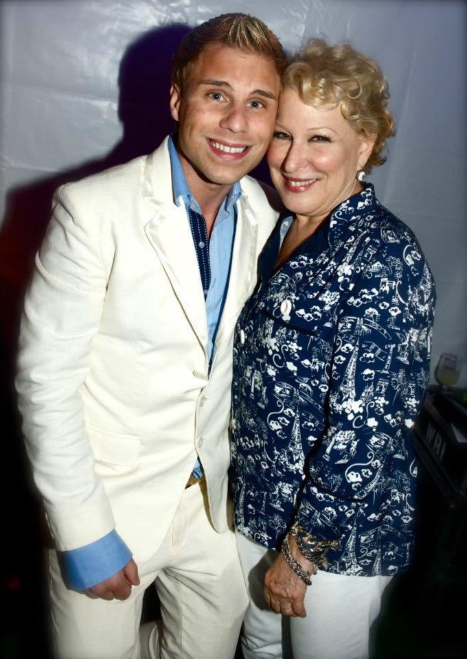 ParkerMatthewS's tweet photo. @BetteMidler Today is truly DIVINE INDEED Miss M ❤️🥂🌴‼️ Happy Born Day Bette. I miss seeing you & I am EVER so grateful you came into my life🙏🏼✨. #BetteMidler #thedivinemissm #Legend #happybirthday #aloha #queenofallthings #iloveyou https://t.co/cMuKpGy3Ps