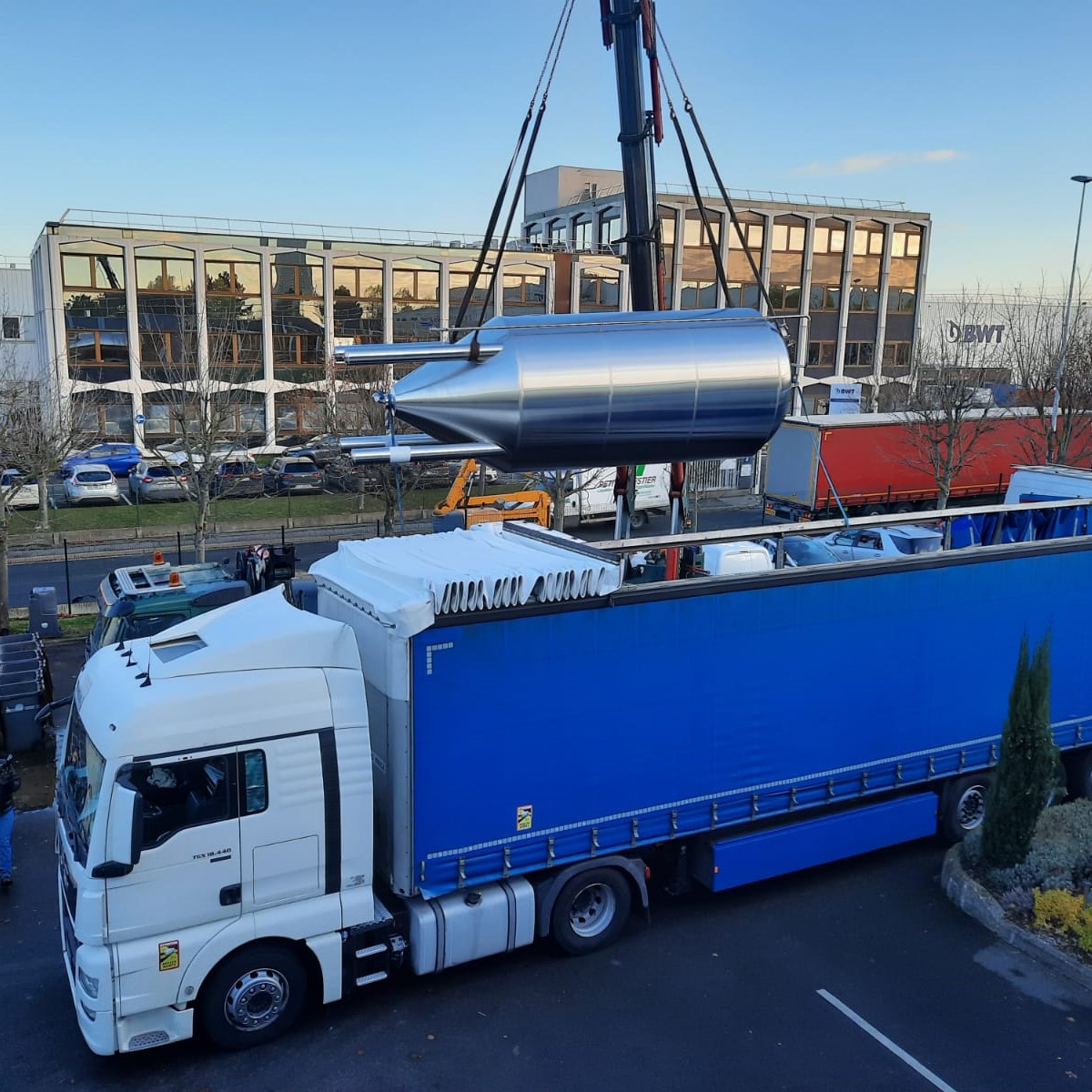 #GoodNews La brasserie accueille 2 nouvelle cuves cette semaine, l'occasion de partager cette bonne nouvelle avec vous! Encore plus de nouveautés prévues pour 2022... on a hâte! 🍻