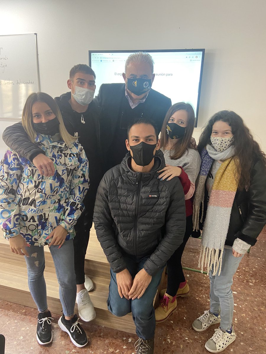 Con nuestro gran profesor <a href="/jmalex/">José Miguel García P</a> 🥰 <a href="/julylg83/">Julián Liñán Gómez</a> <a href="/AlexPriet031/">Alex Prieto</a> <a href="/Sensi_Valle/">Sensi Valle</a> <a href="/Natalia_LMd/">Natalia López Madero</a> #CyACartuja