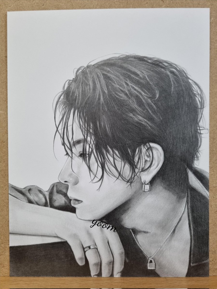 choiym0221's tweet photo. 어느순간부터 그릴수 없게된 너희들을 새삼 되짚어본다. 오랫동안 놓았던 연필을 잡는것이 두려웠지만 좋아해주는 사람들이 있어 나는 용기를 냈었지.. 이제는 탐욕으로 더러워진 이바닥을 포기했지만 마음으로 응원할게.. 이러니 저러니 떠들어도 노력과 정성이 들어간 모든것들은 애정과 사랑인것을 https://t.co/RoR3YDHrUR