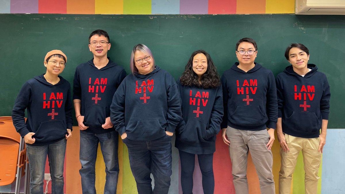 LgbtqTaiwan's tweet photo. 也許你是愛滋感染者，同時也是某個人的
好友、伴侶、姐妹、媽咪

你也可以是你自己，
U=U
You equals YOU

別讓社會標籤遮住了你，
別讓愛滋病毒定義你是誰，
「你」就是「你」，
#做最精彩的你自己。

#UequalsU #YouequalsYou 
#HIV十OK #IAMHIV十
#WorldAidsDay2021 https://t.co/dMLRWbR106