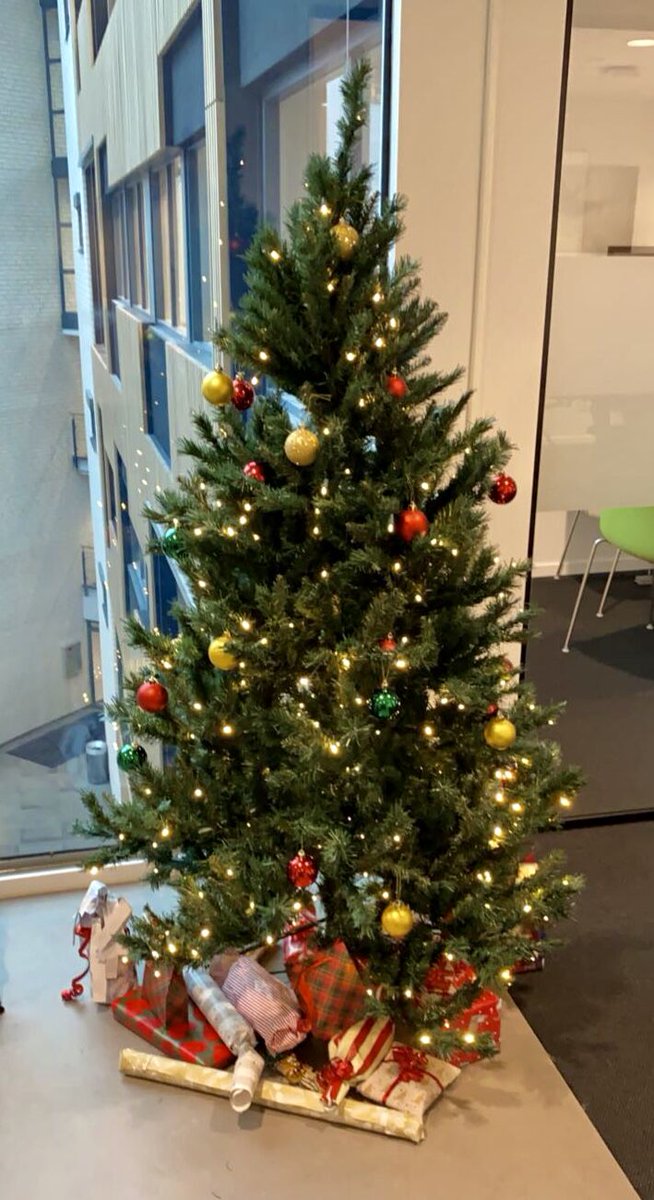 Tradisjonen tro har vi pyntet kontoret med juletre og Elhubs julekalender🎄🎁

Vi ønsker alle aktører og samarbeidspartnere en god adventstid!