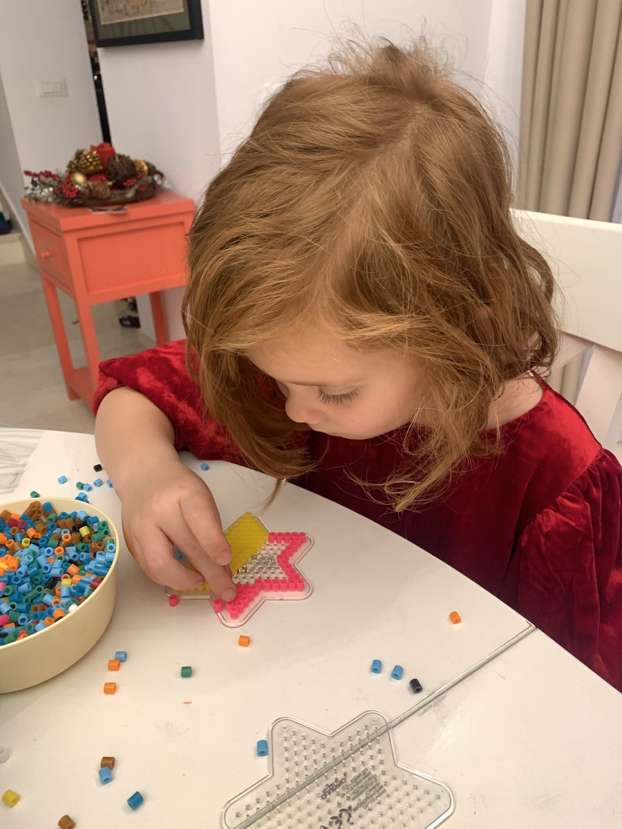 Sarah_Metz1's tweet image. Such a fun way to develop pincer grasp, open web space and dexterity #finemotordevelopment