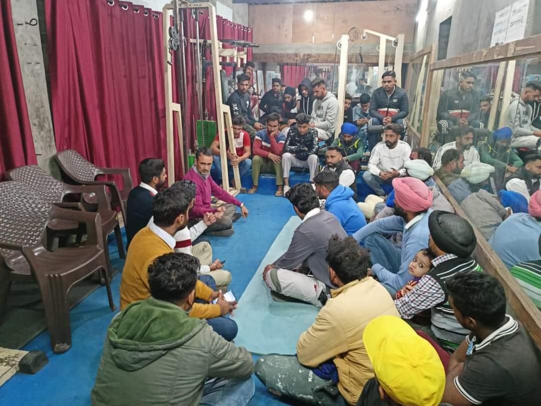 abhishaksomra's tweet photo. Today interaction with Panchayat level Congress workers , Youth clubs in #Bhadod assembly &amp; District social media team #Barnala 
Also meeting with Young minds of Punjab &amp; Asha workers in Barnala https://t.co/5gnSrewiJH