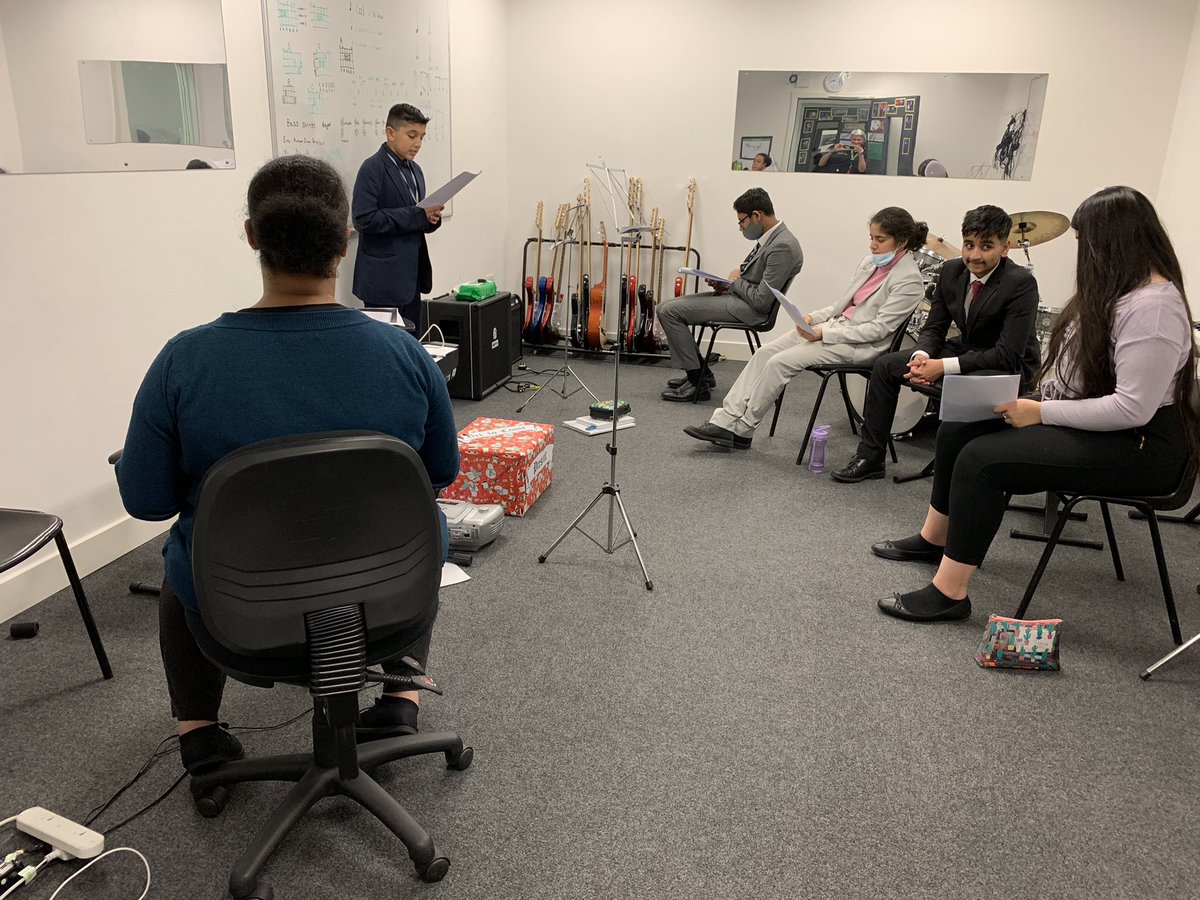 Last week @SharonStaceyMu1 was coaching our staff to project their voices….this week she’s helping our Y11 BTEC showcase team! Thanks Miss S 👏👏 #mastery #purpose <a href="/DixonsTA/">Dixons Trinity Academy</a>