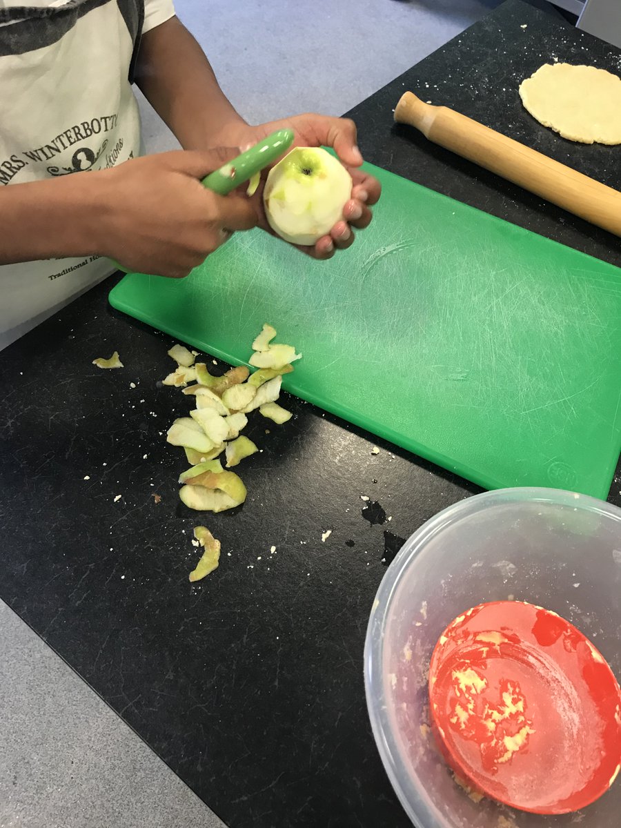 CmaFood's tweet photo. From the pictures below, can you guess what our students have been making? 👀 Clue: It's scrumptious to eat in these wintery months and can be eaten with ice cream or even custard! 😲 https://t.co/4GRT2iQ2Fx