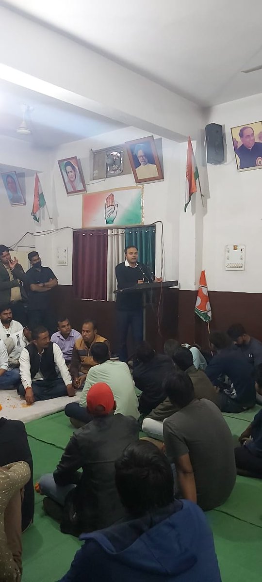 AnkitkumarDedha's tweet photo. आज सतना एवम पन्ना जिले में  “एक बूथ पांच यूथ” कार्यक्रम के अंतर्गत जिला कार्यकारिणी की महत्वपूर्ण बैठक ली ! @IYC @srinivasiyc @Allavaru @IYCMadhya https://t.co/9hu1757Hjv