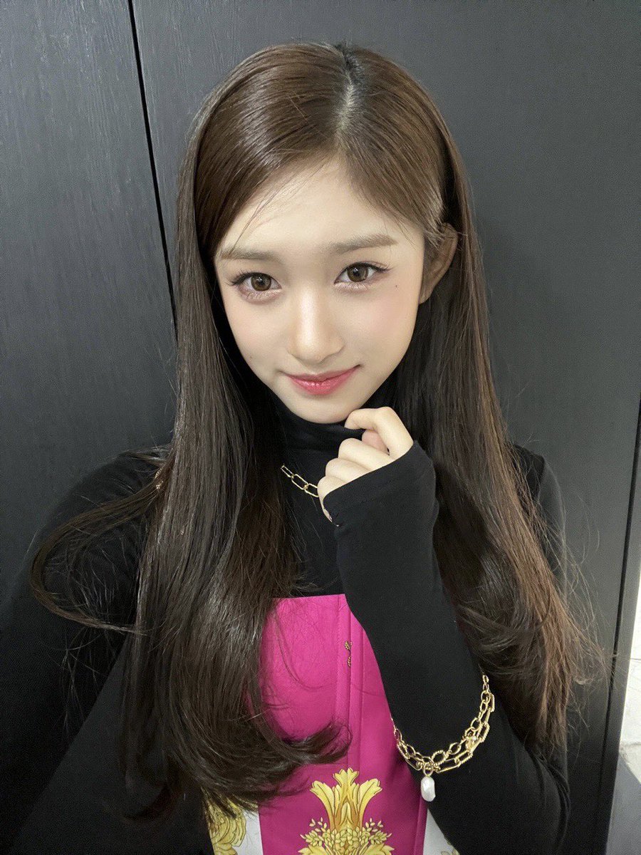 gwyniverzy's tweet photo. IVE Leeso's Superior Visual 😍
#IVE #IveDebut https://t.co/wfO4FTwYnS