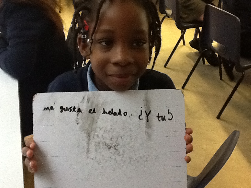 RiseParkSchool's tweet photo. 'Year 2 have been using sentence builders to write a Spanish sentence using 'I like ...'  as part of our Celebrations topic. Some of us used pictures to help or a conjunction to challenge us! HUEPA (WOOHOO in Spanish!)' https://t.co/zkHjZkthVb