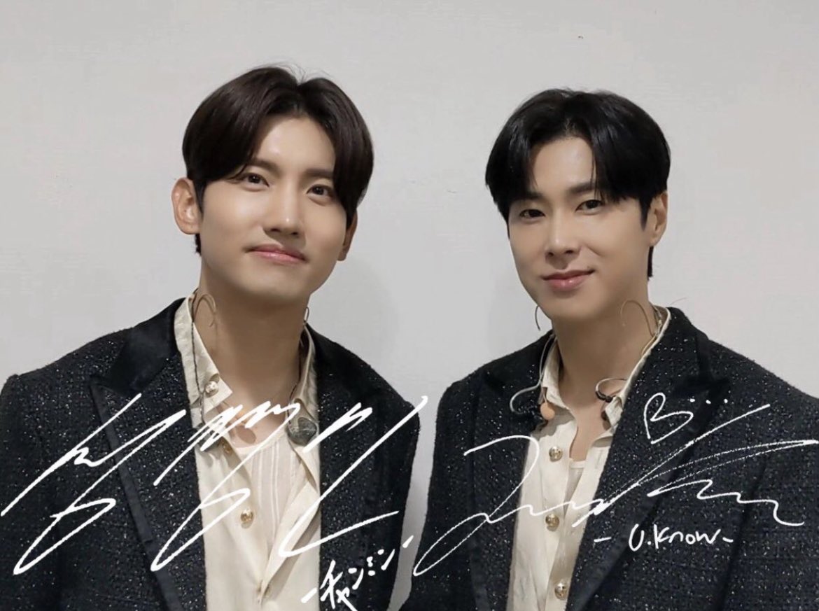 MAXpi0603's tweet image. #東方神起
#FNS歌謡祭 
#FNSでユノとチャンミン 
#SURISURI

FNSに全力で待機する為
有給を取得した事が何となく広がり
え？〇〇さんFNSの為に有給取ったの（笑）？
とちょっとした噂になってた事を同僚達からLINEで知らされ
次の出社日が気まずい←イマココ

東方神起は最高だったな←直ぐに開き直る