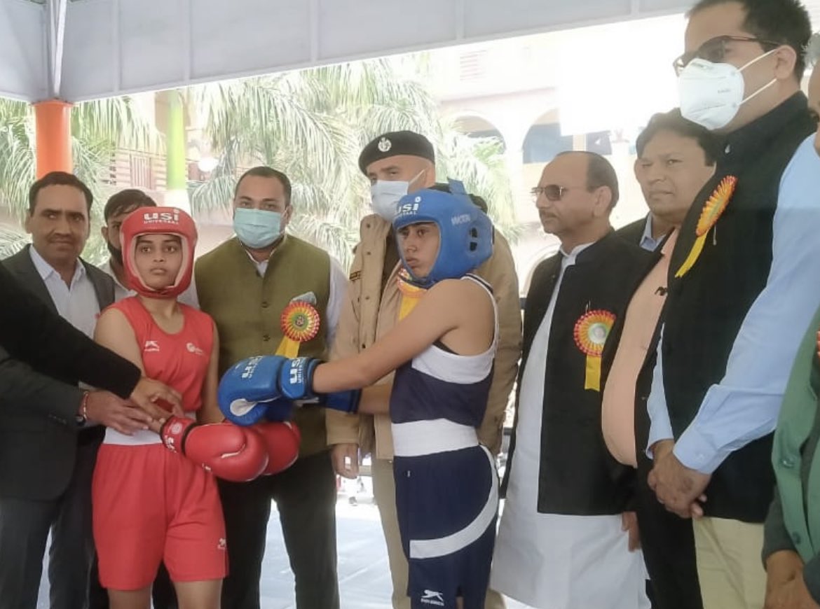 IasRajkamal's tweet photo. After so many years got a chance to step in to the ring , but this time to start the bout .
โBoxers box โ
SPRC Baghpat
#boxing #boxingdays
#games
#sportmanship
@BagpatDm https://t.co/bsSNk3MCYE