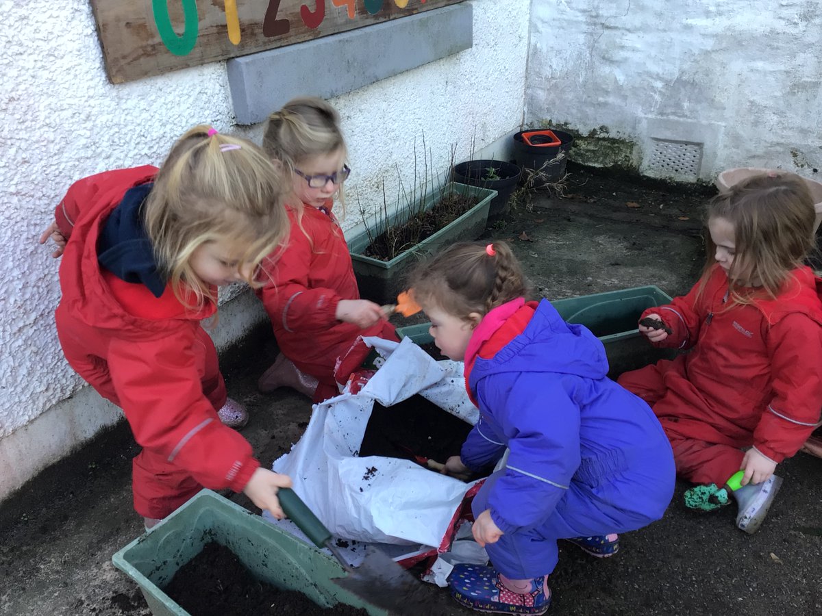 StrachurP's tweet photo. A spot of gardening in the Pre 5 Unit this afternoon. π#gardening #outdoorlearning #argyllandbute #strachur #abc_OCTF #abplace2b #abcey https://t.co/d6C8orYM3L