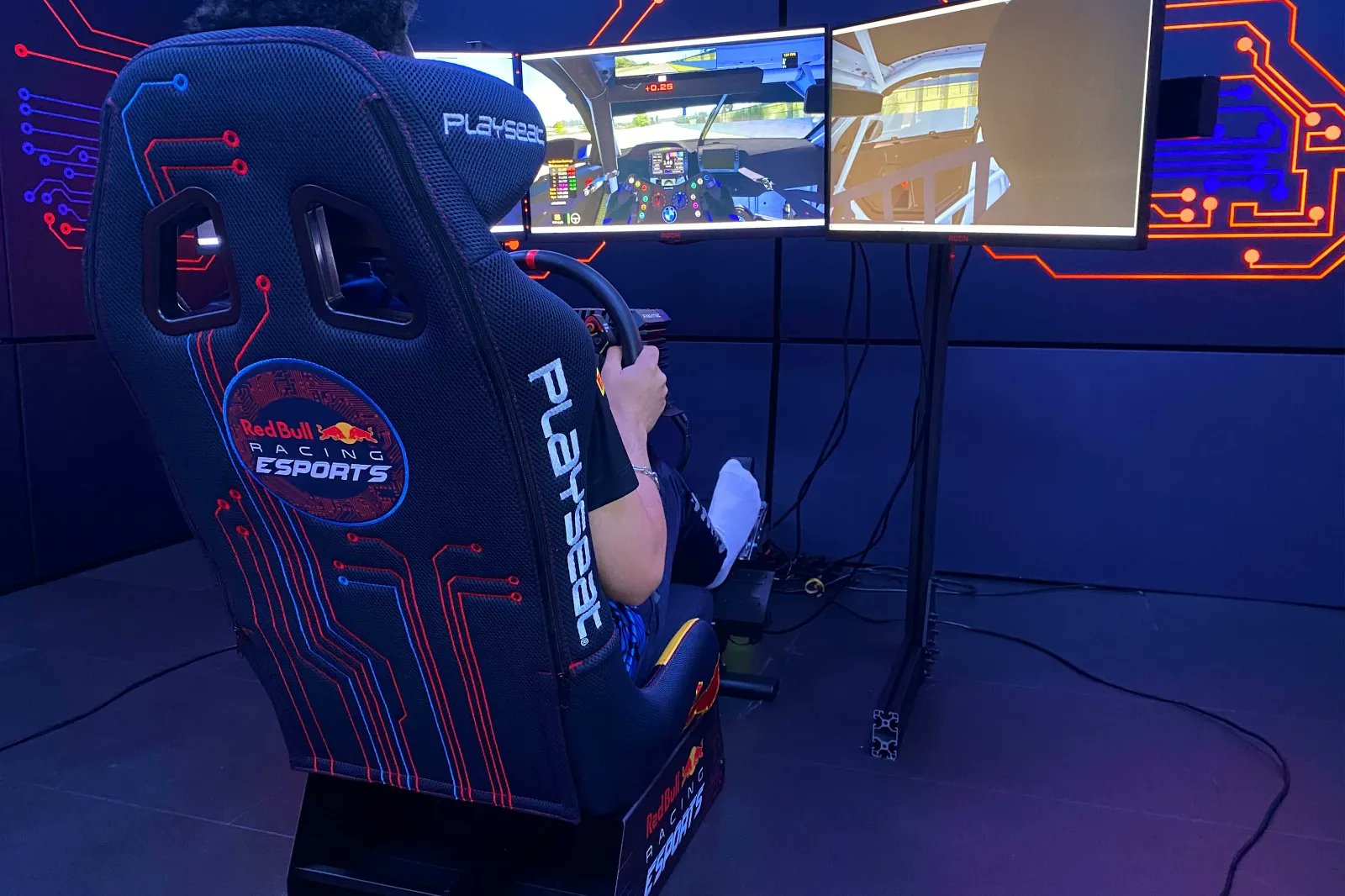 dragt skammel tidligste Twitter 上的 Playseat®："With Red Bull Racing Esports we've launched the new  Playseat®️ Evolution PRO Red Bull Racing Esports. Will you be the next Red  Bull Racing Esports driver? Playseat®️ Evolution PRO Red