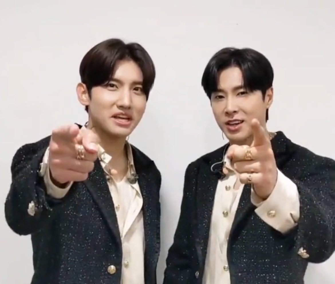 satonao2012's tweet image. 職場の人からラインがきて一緒に見てた娘さんがカッコイイカッコイイて言ってる〜って😍嵐ファンの子なんだけど❣️
他にも広報したからね、見たよカッコよかったって💕ラインきた😊明日また話すぞー👍
褒められて嬉しくて泣きそう😭

#東方神起
 #FNS歌謡祭第1夜 
 #FNSでユノとチャンミン