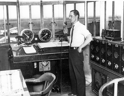 bendixking's tweet photo. On this day in 1934, the first airway traffic control center is opened in Newark, New Jersey.
This facility was manned by representatives from Eastern Airlines, United Airlines, American Airlines, and TWA.

#AviationHistory #BendixKingAvionics #NowYouHaveOptions https://t.co/2ReFRxgqL0