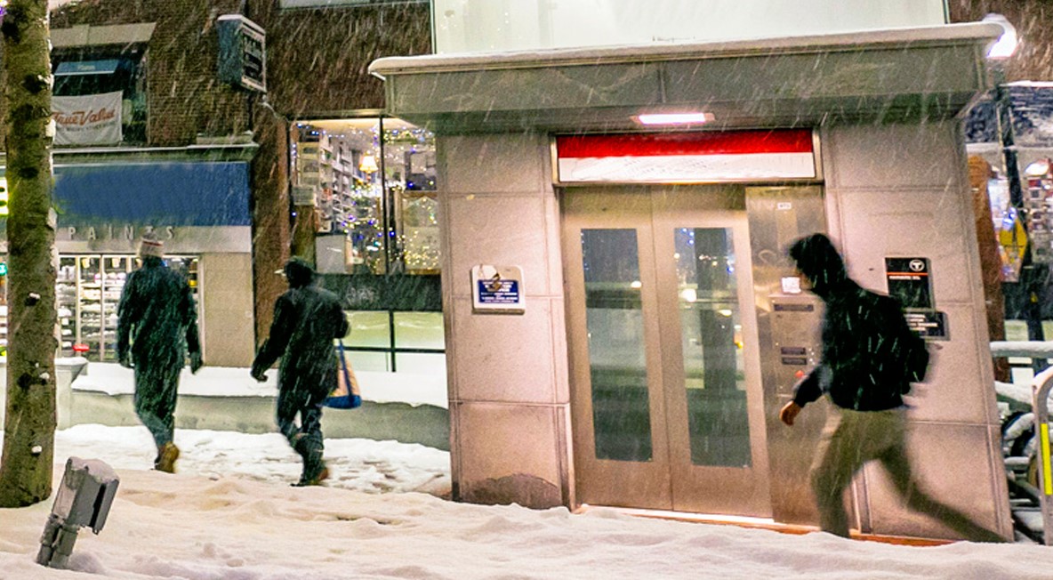 CambMA's tweet photo. Beginning tonight (12/1), the Winter Warming Center is available to adults experiencing homelessness every night from 7PM - 7AM. Guests have access to beverages, a hot meal and bathrooms. Masks are required and capacity is 30 guests at a time - https://t.co/wyMxmPq33n #CambMA https://t.co/5gdqRtcUm5