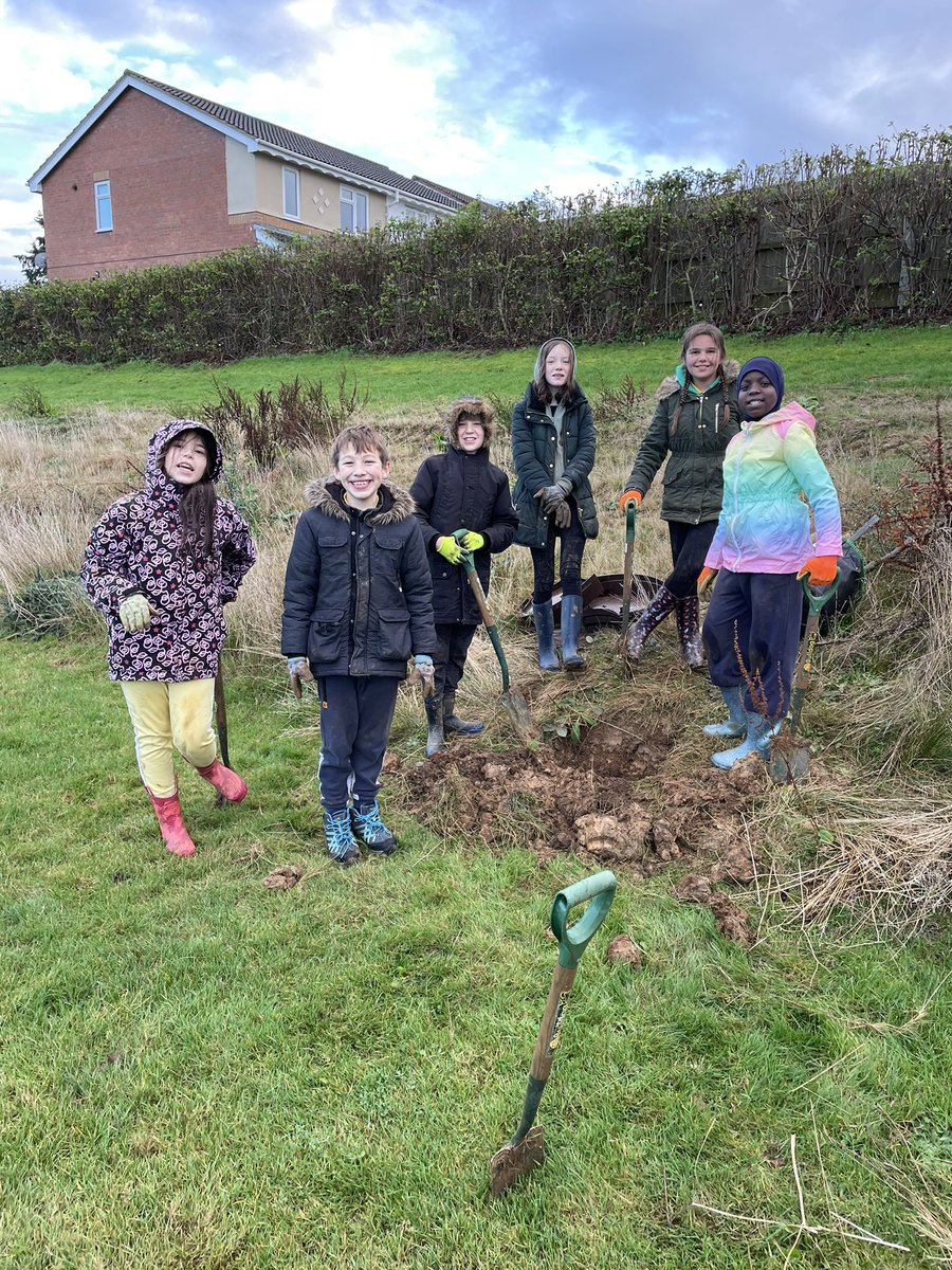 Some of our Year 6 on the back shift! #NationalTreeWeek #greencanopy <a href="/DelaprePrimary/">Headteacher</a>