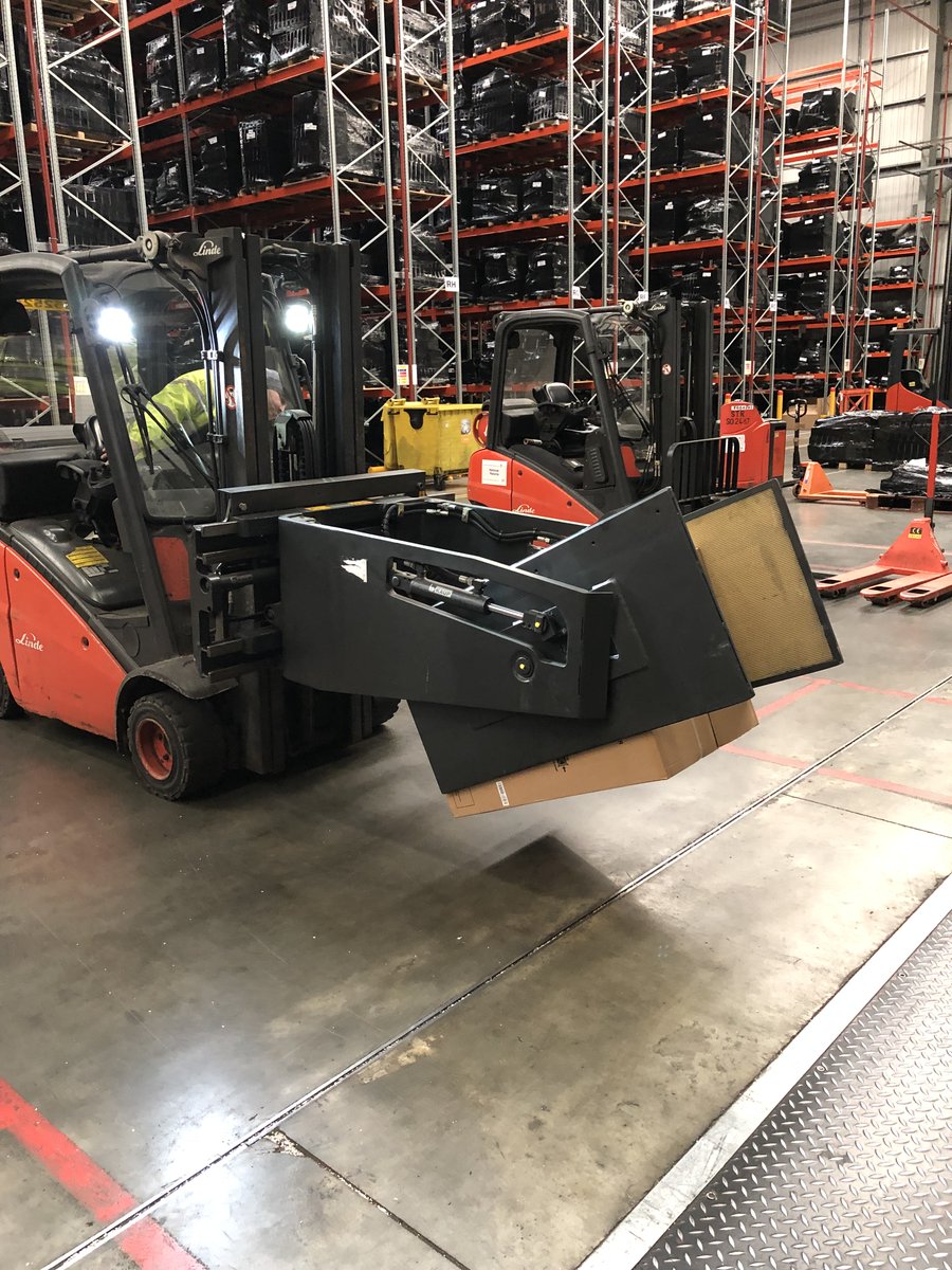 bbattachments's tweet image. The KAUP Tilting Appliance clamp enables handling and tilting of products up to 90 degrees. Making it the perfect choice when moving stored goods and loading / unloading truck, carriages and containers #efficienthandlingbydesign #whitegoods #materialhandling