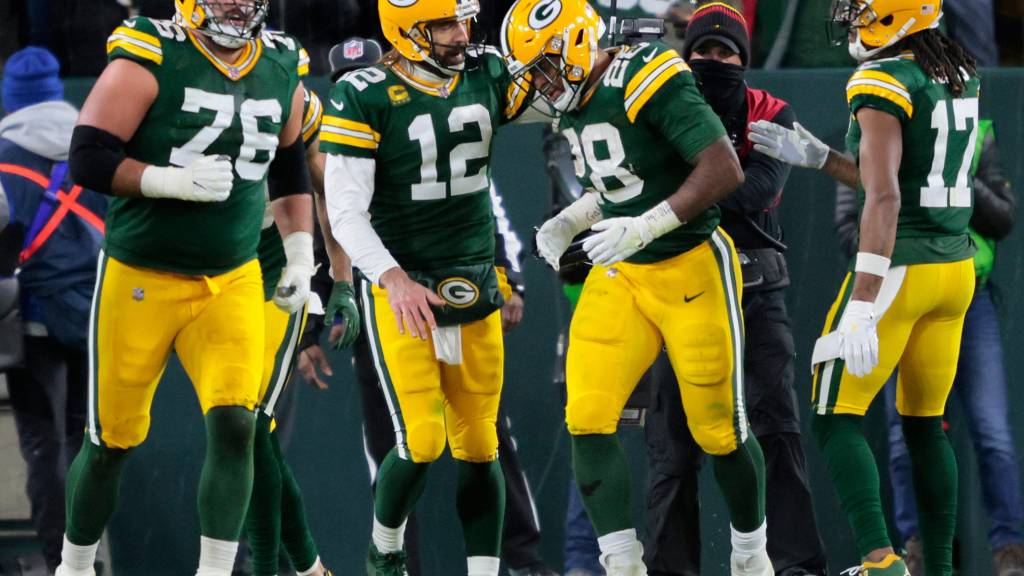 TSD__NFL's tweet photo. Four Goals for the Packers To Accomplish Over the Bye Week https://t.co/NmRB6nMbDL https://t.co/4vmshEmMxN